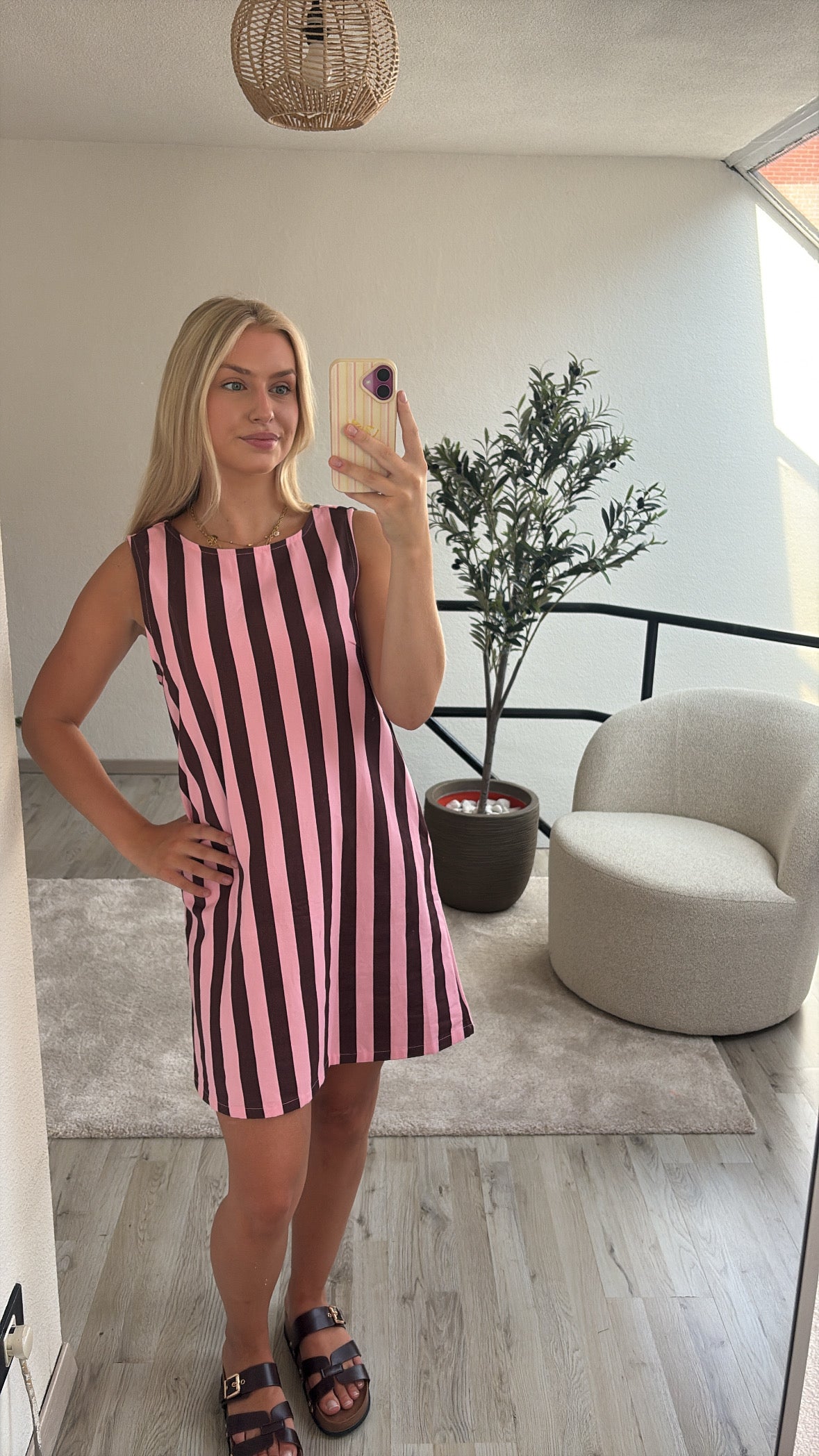 GESTREEPTE JURK BURGUNDY - ROZE