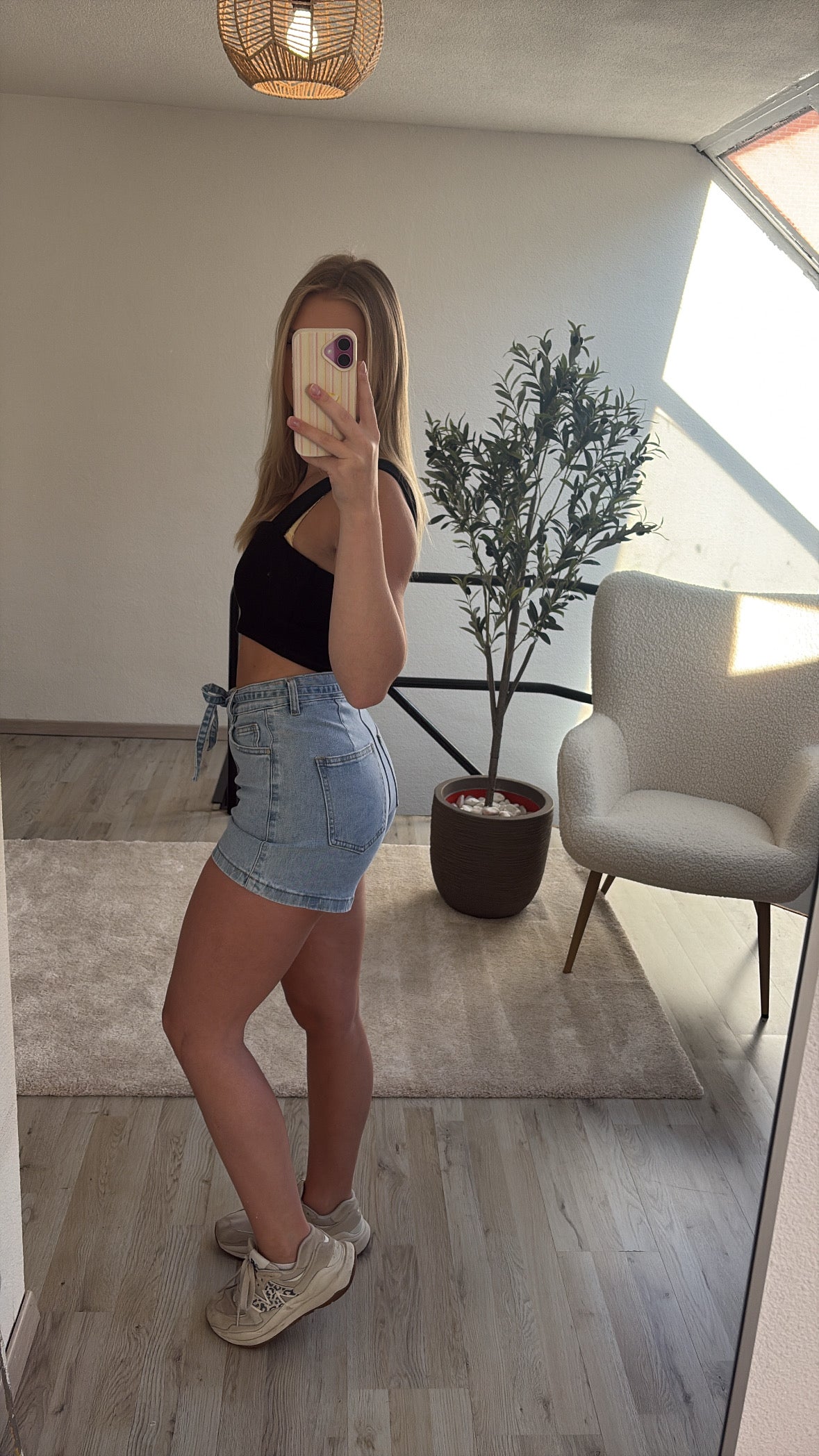ZWARTE CROP TOP
