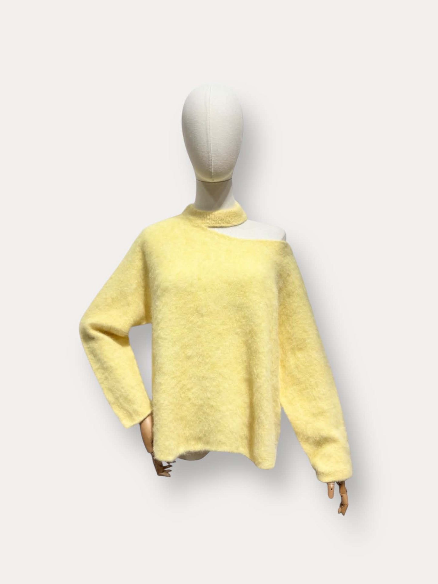 OPEN SHOULDER KNIT GEEL