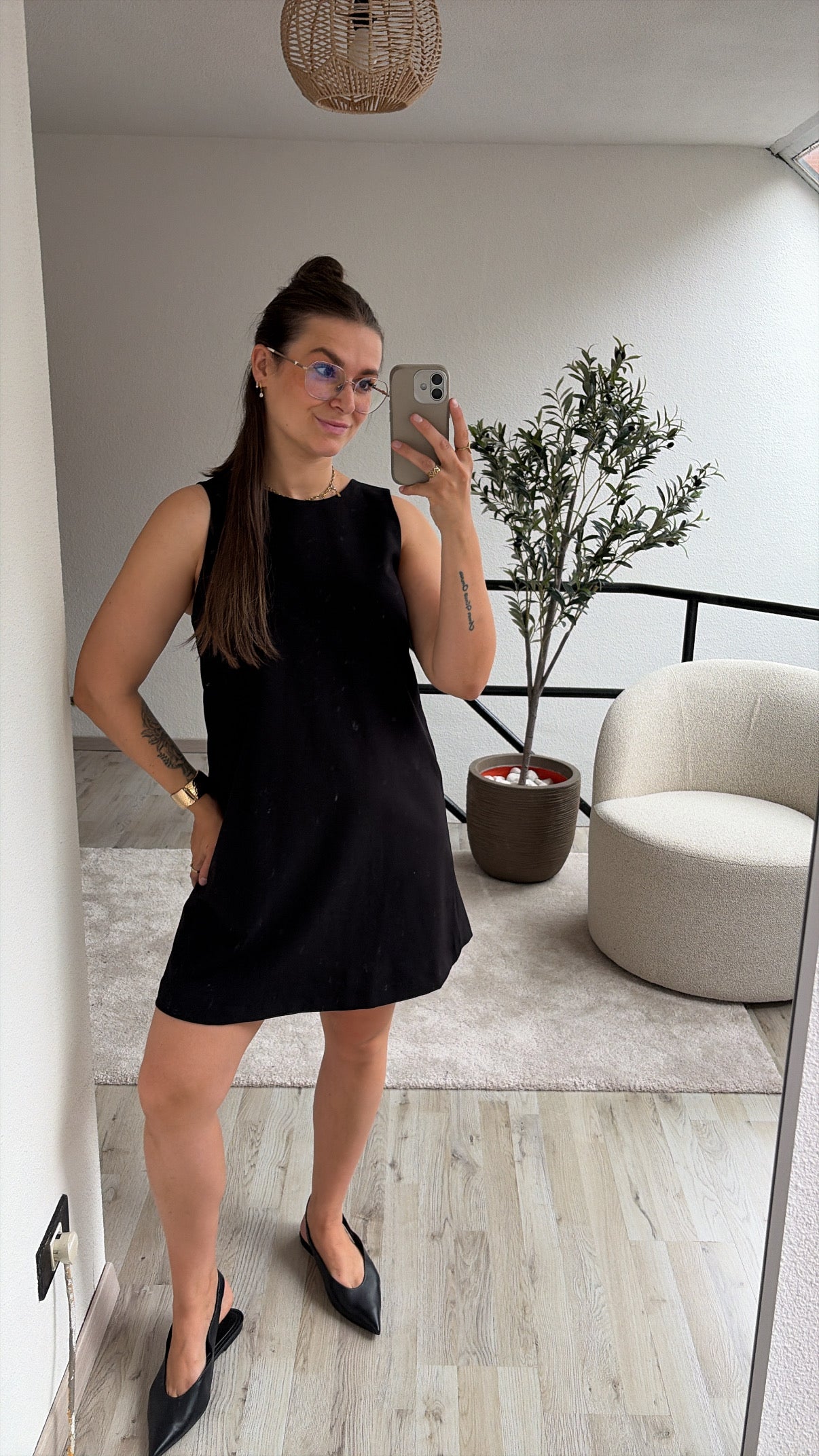 LITTLE BLACK DRESS