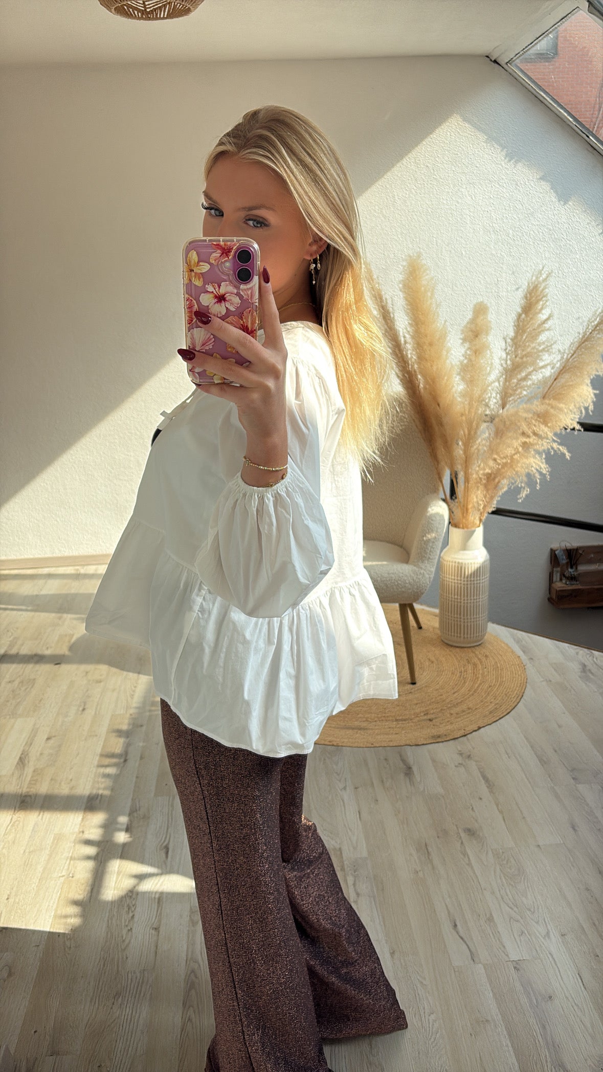 Witte blouse strikjes