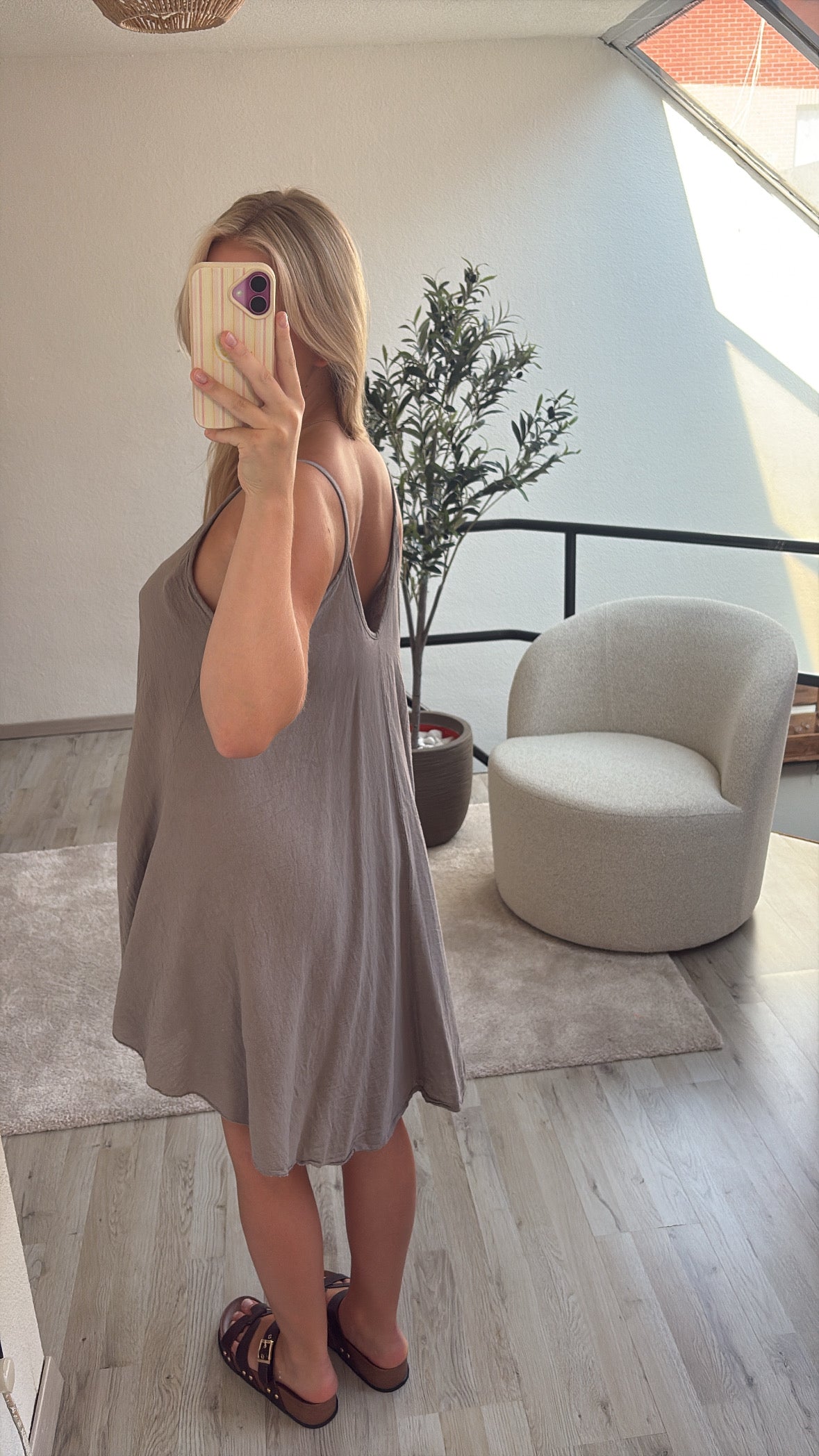 TAUPE LINNEN JURK