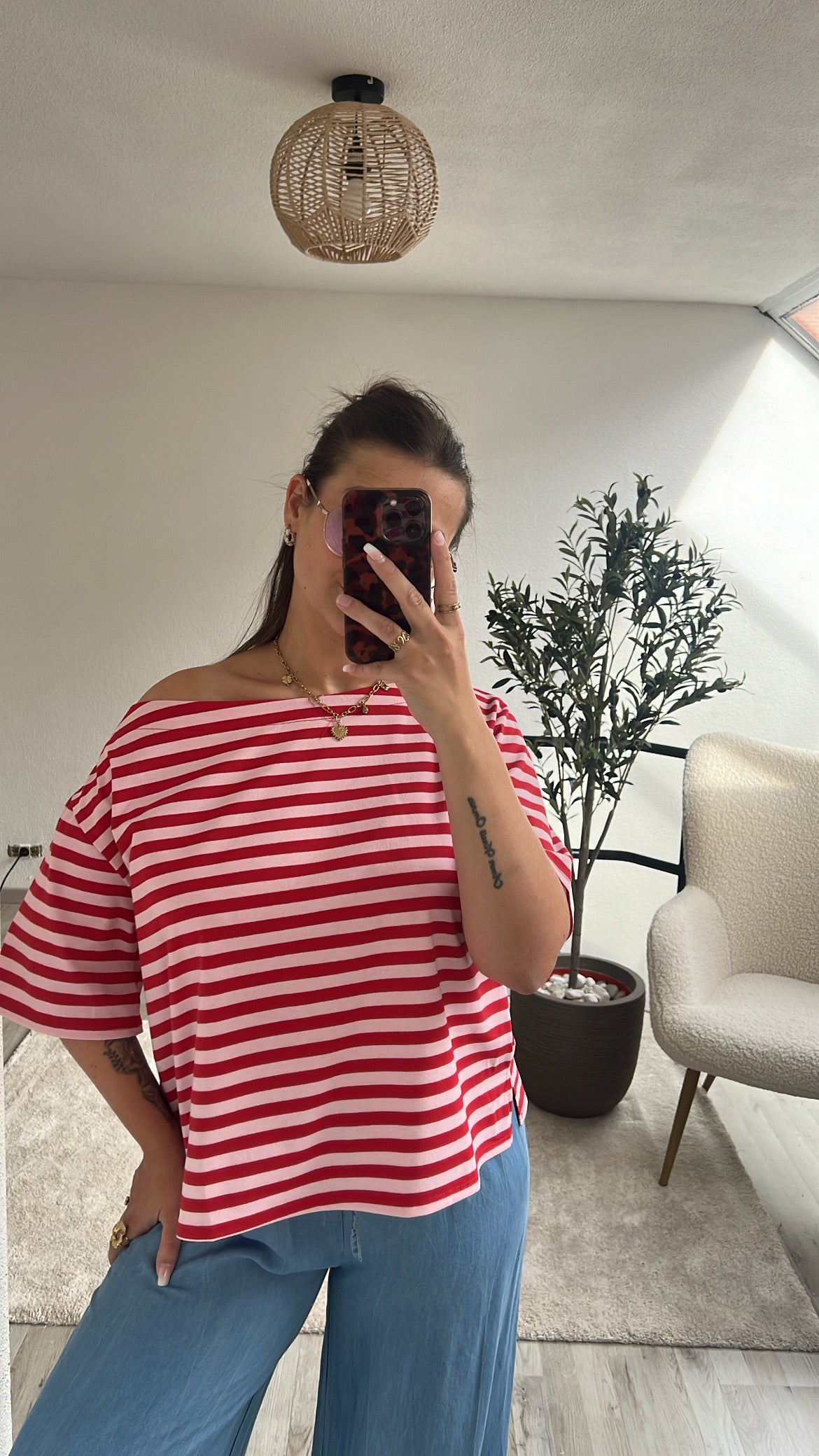 STRIPED OFF SHOULDER TEE