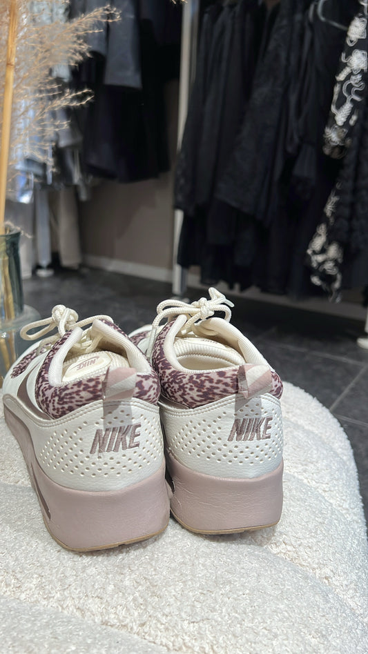 Nike thea sneakers