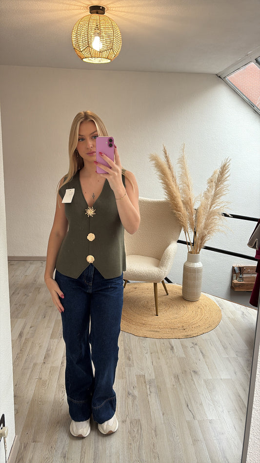 Khaki top broches
