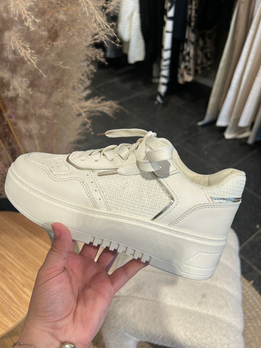 Witte sneakers