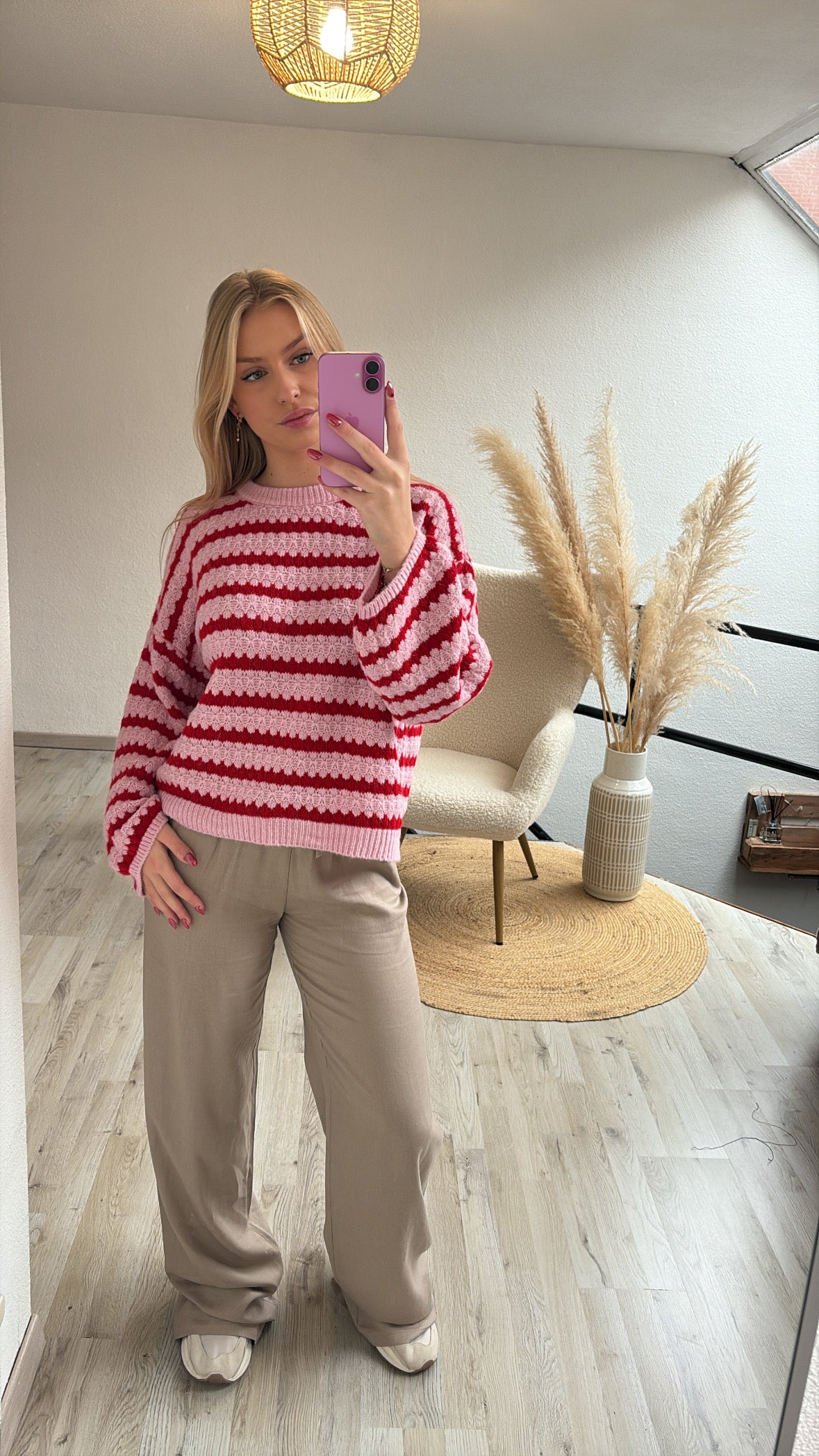Roze gestreepte trui
