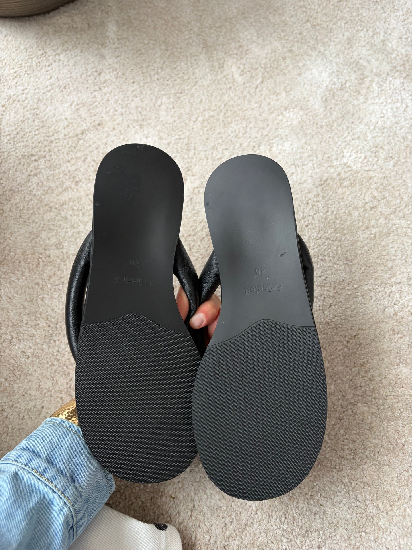 ZWARTE SLIPPERS