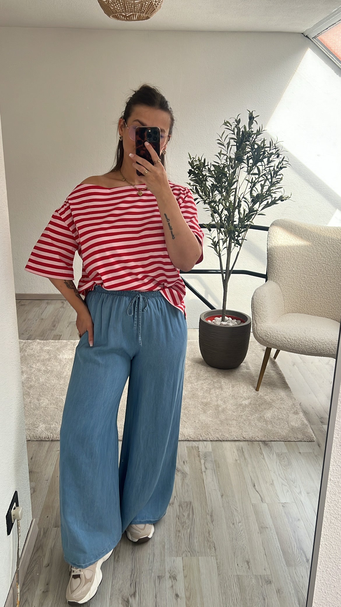 STRIPED OFF SHOULDER TEE