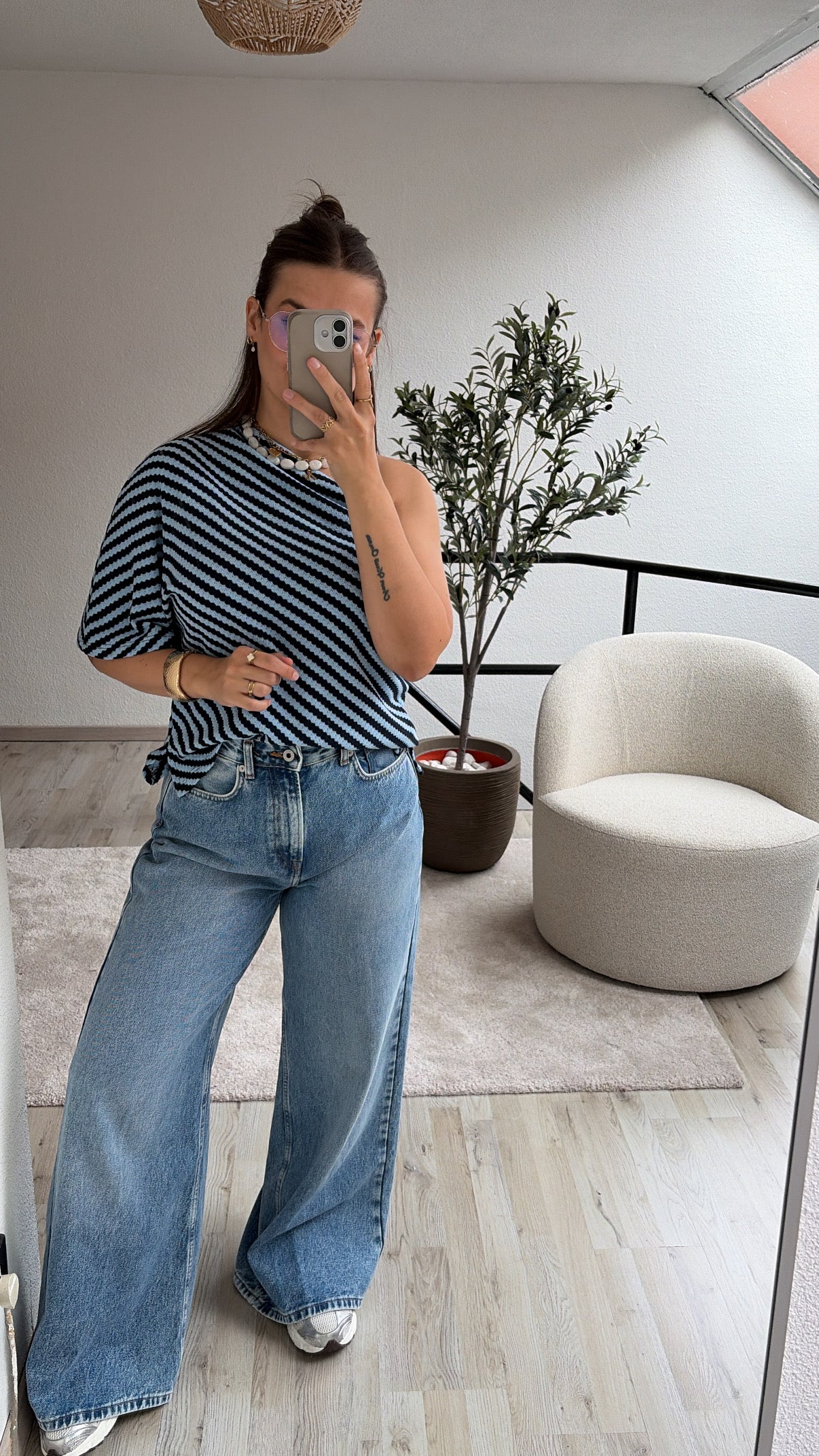 ONE SHOULDER SHIRT BLAUW