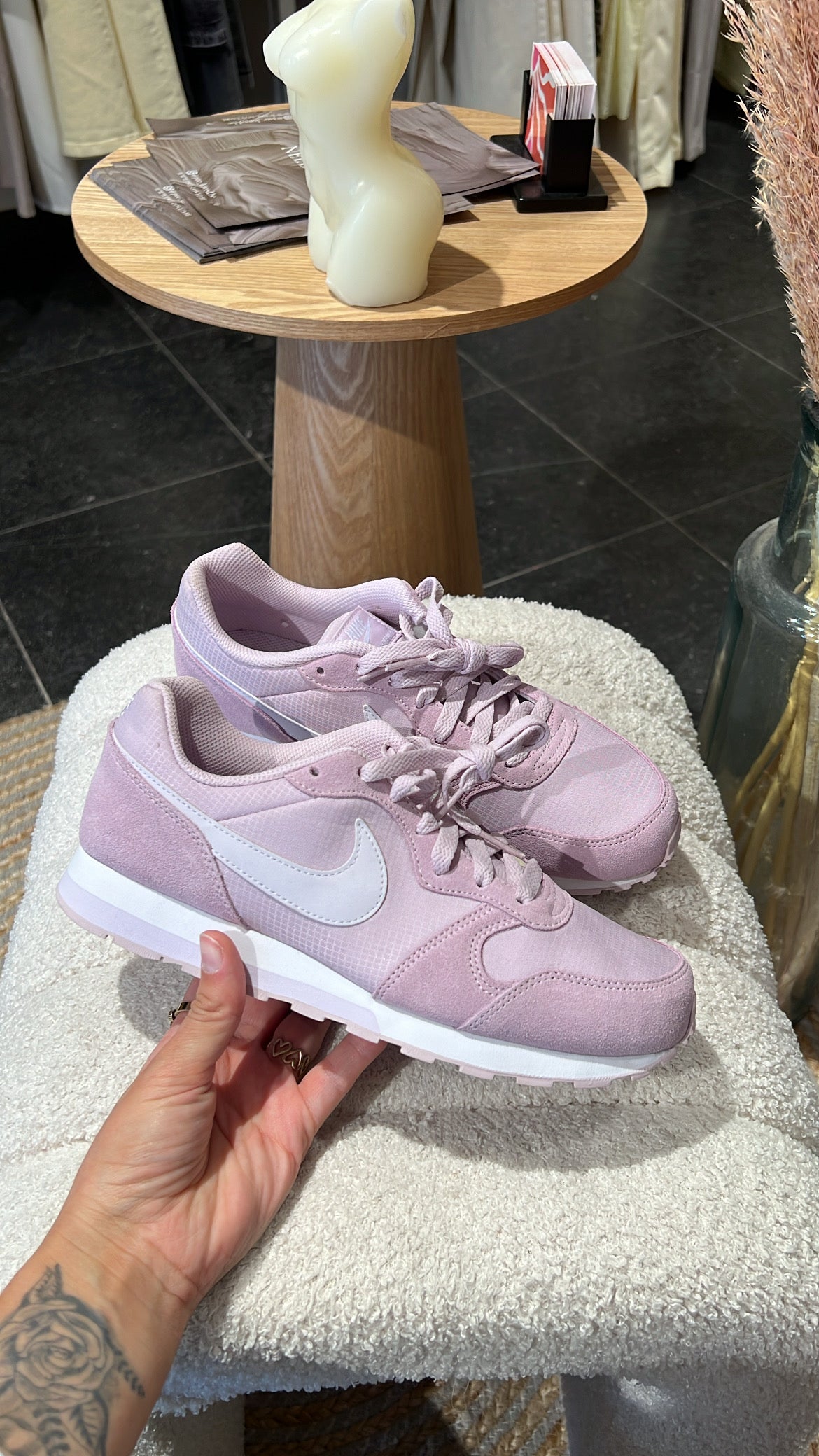 LILA NIKE SNEAKERS