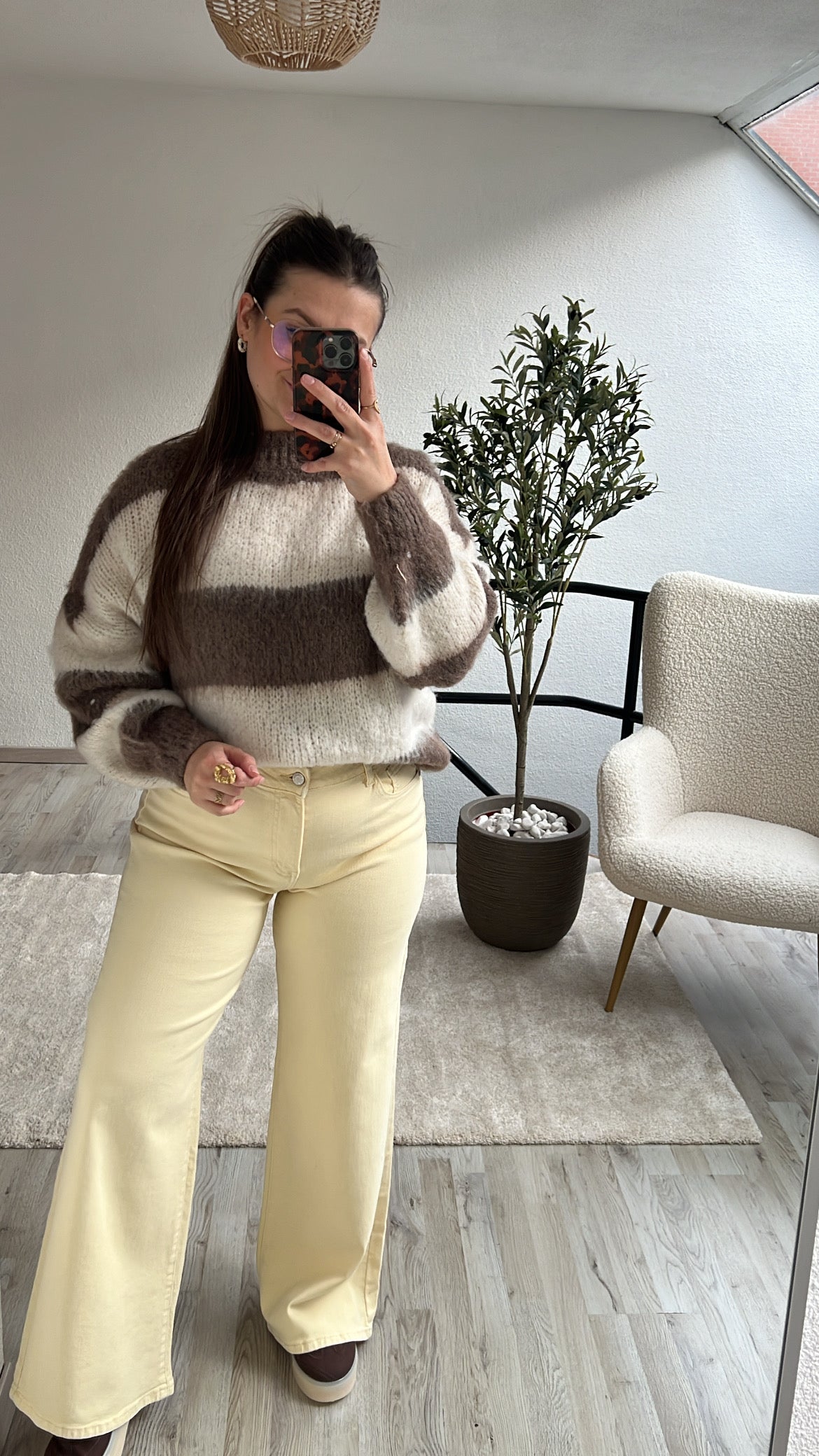 FLUFFY KNIT BRUIN/CREME
