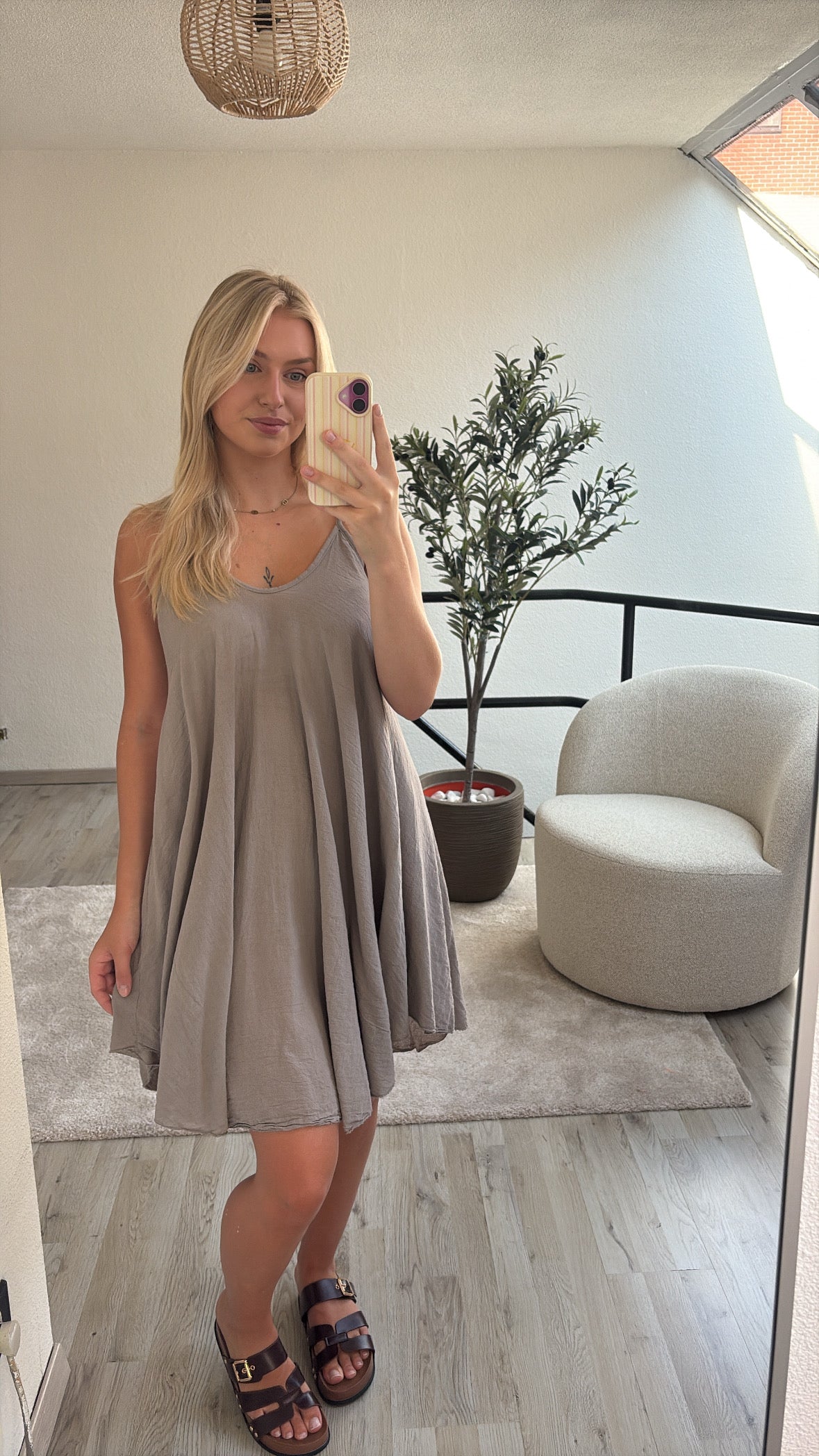 TAUPE LINNEN JURK