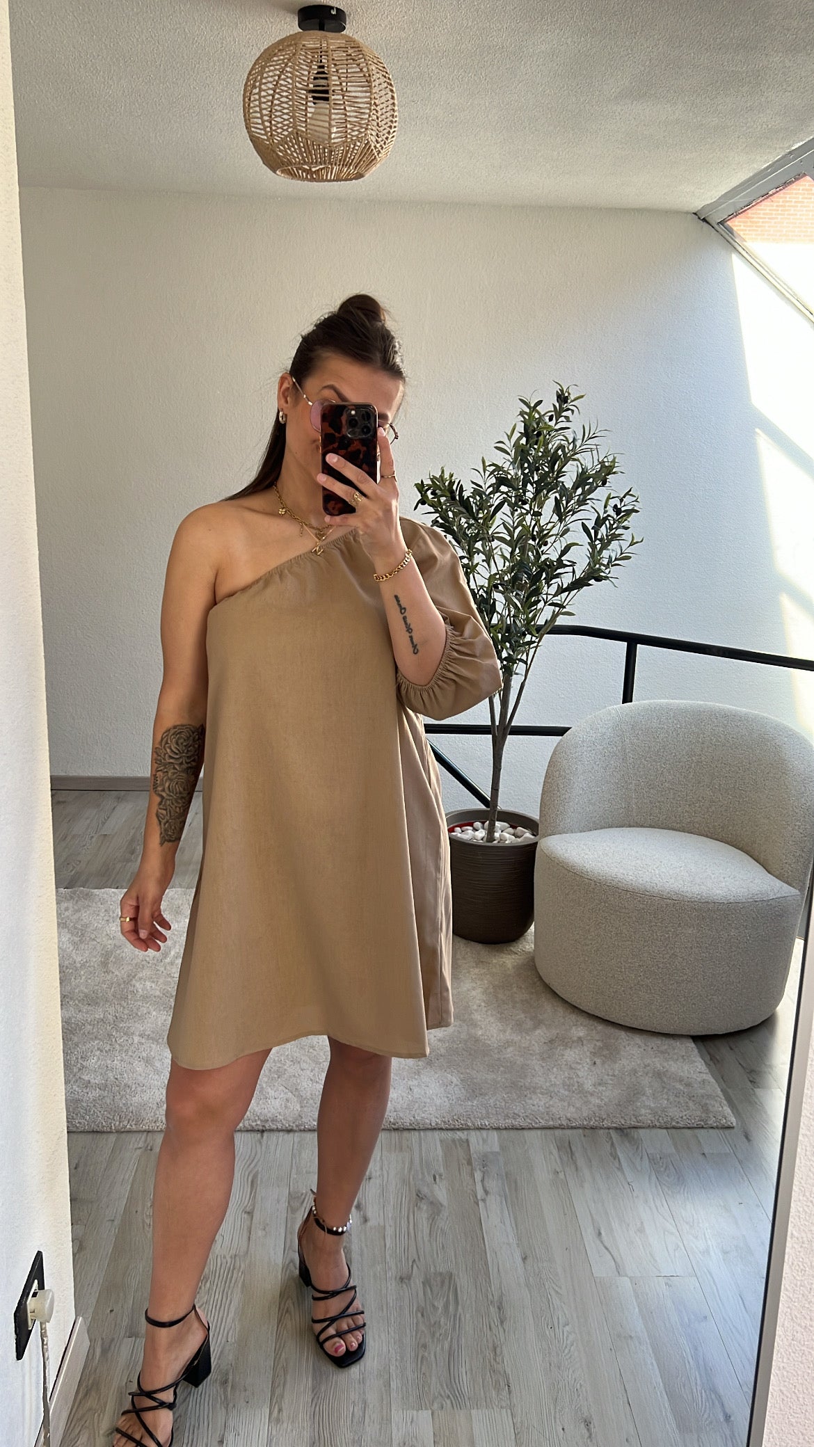 ONE SHOULDER JURK