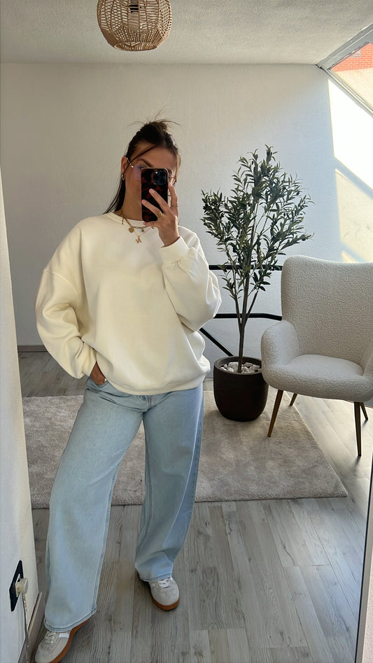 OVERSIZED SWEATER